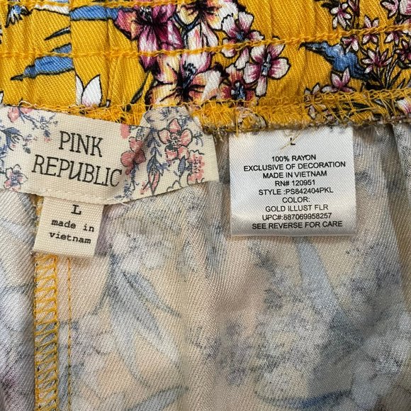 Pink Republic Shorts Size Junior Large NWT Gold Illustrated Floral Stretch Waist - Picture 3 of 4